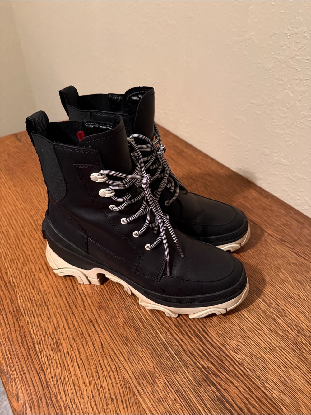 Sorel Black Lace-Up Men's Chunky Sole Boots with Cream Outsole